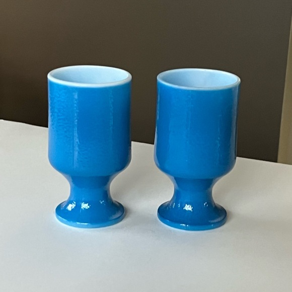 VTG Turquoise blue pebble textured (orange peel) milk glass pedestal mugs - Picture 8 of 9